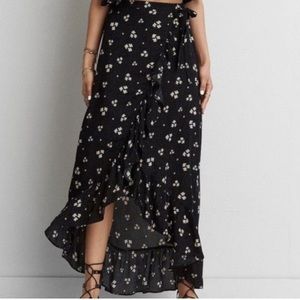 American Eagle Medium Black Polka Dot Daisy Print High Low Wrap Skirt Ruffle Hem